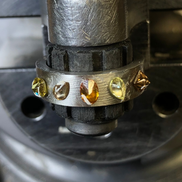 Coloured diamond layout