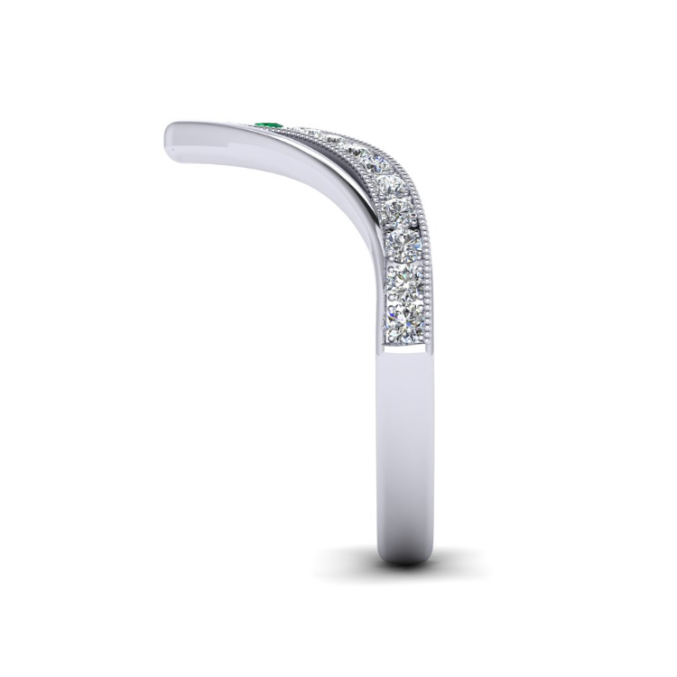 Fitted V platinum diamond and emerald weddingring Side View